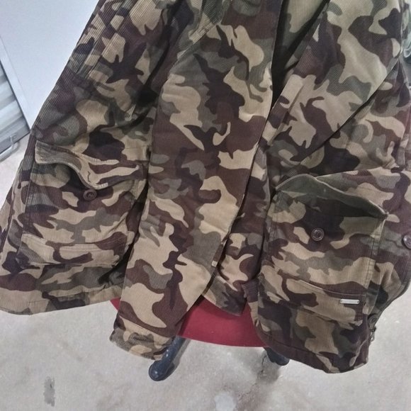 A weather proof jacket - Picture 7 of 9